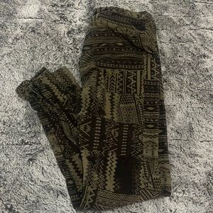 OS lularoe leggings in Aztec print - black and dark green / dark gray